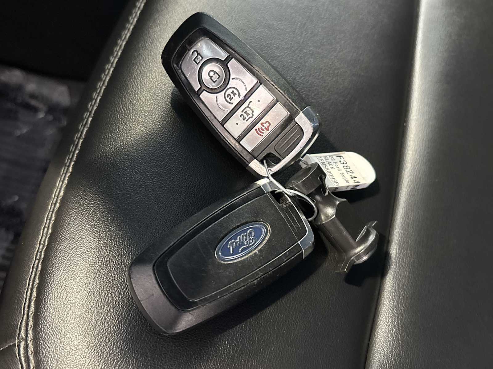 2023 Ford Explorer XLT photo 28