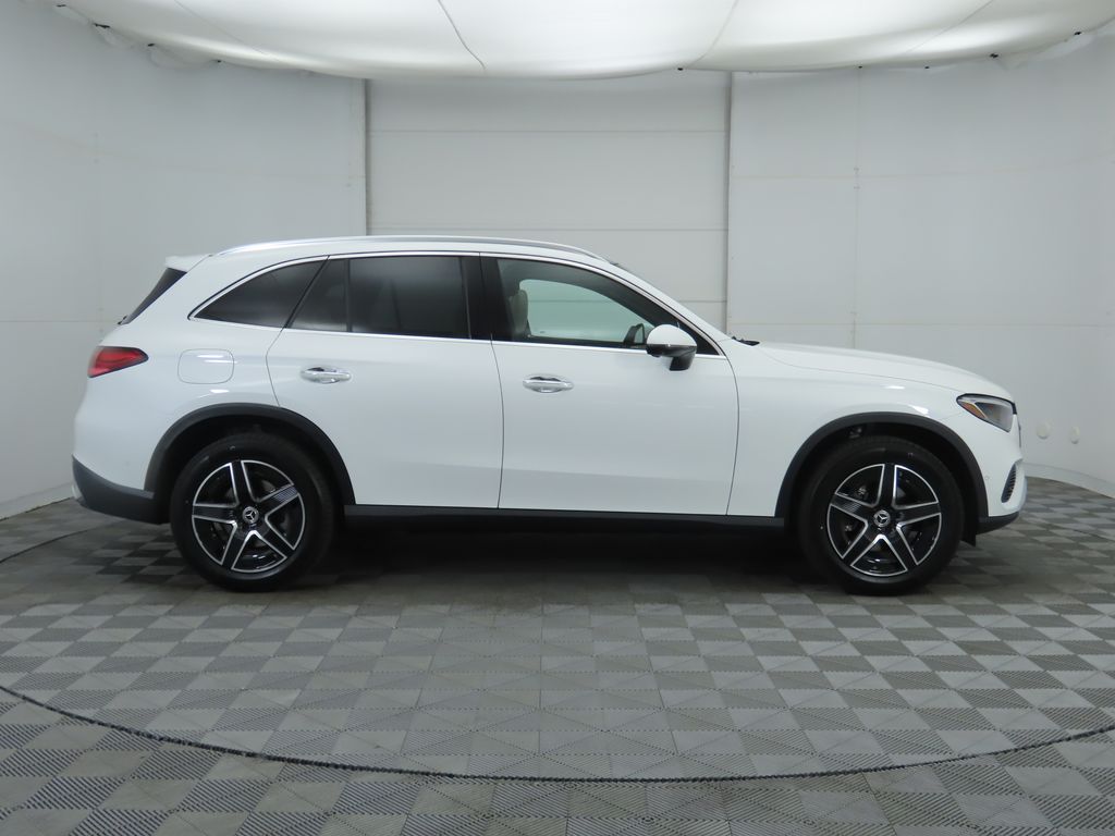 2026 Mercedes Benz GLC 300 4MATIC photo 2