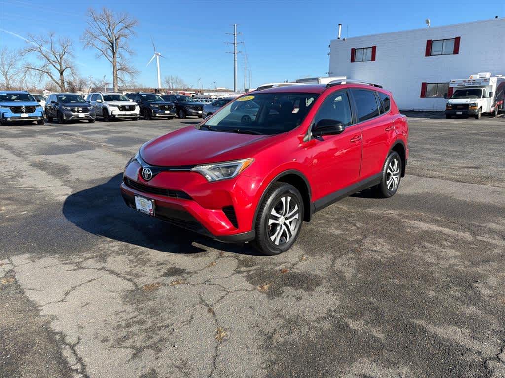 2016 Toyota RAV4 LE's photo