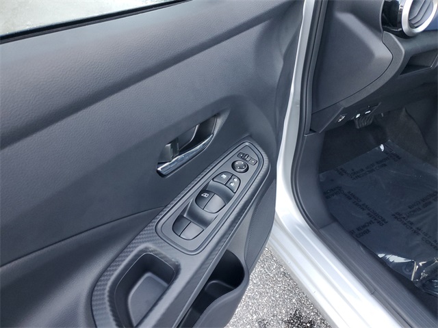 2025 Nissan Versa SV photo 4