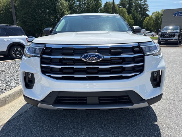 2025 Ford Explorer photo 3