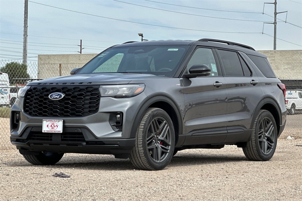 2025 Ford Explorer ST-Line photo 8
