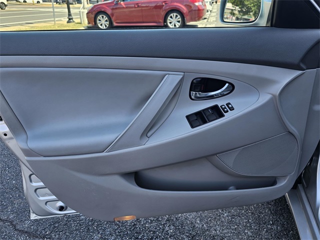 2009 Toyota Camry Hybrid Base photo 16