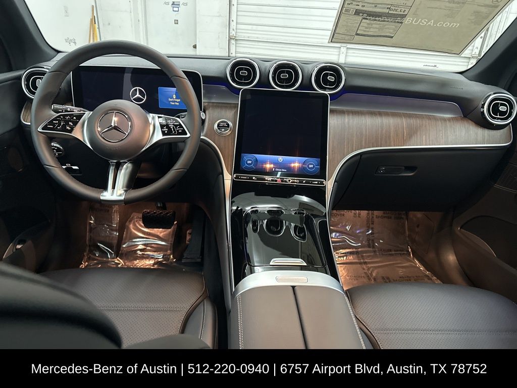 2025 Mercedes Benz GLC 300 photo 13