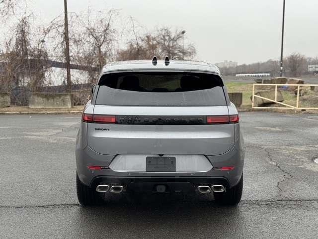 2025 Land Rover Range Rover Sport SE photo 2