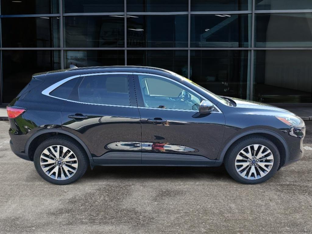 2021 Ford Escape Titanium photo 4