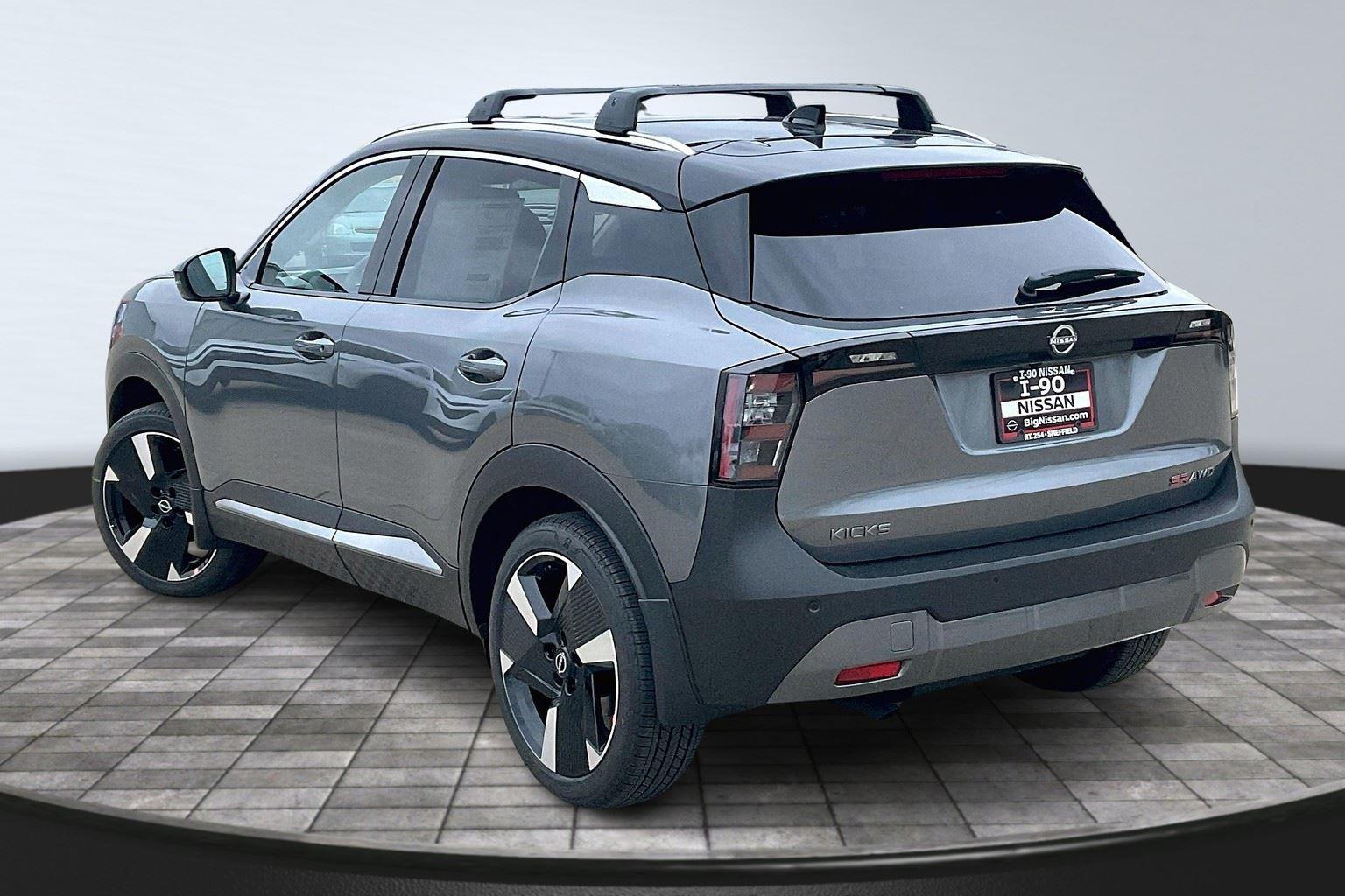 2025 Nissan Kicks SR photo 3