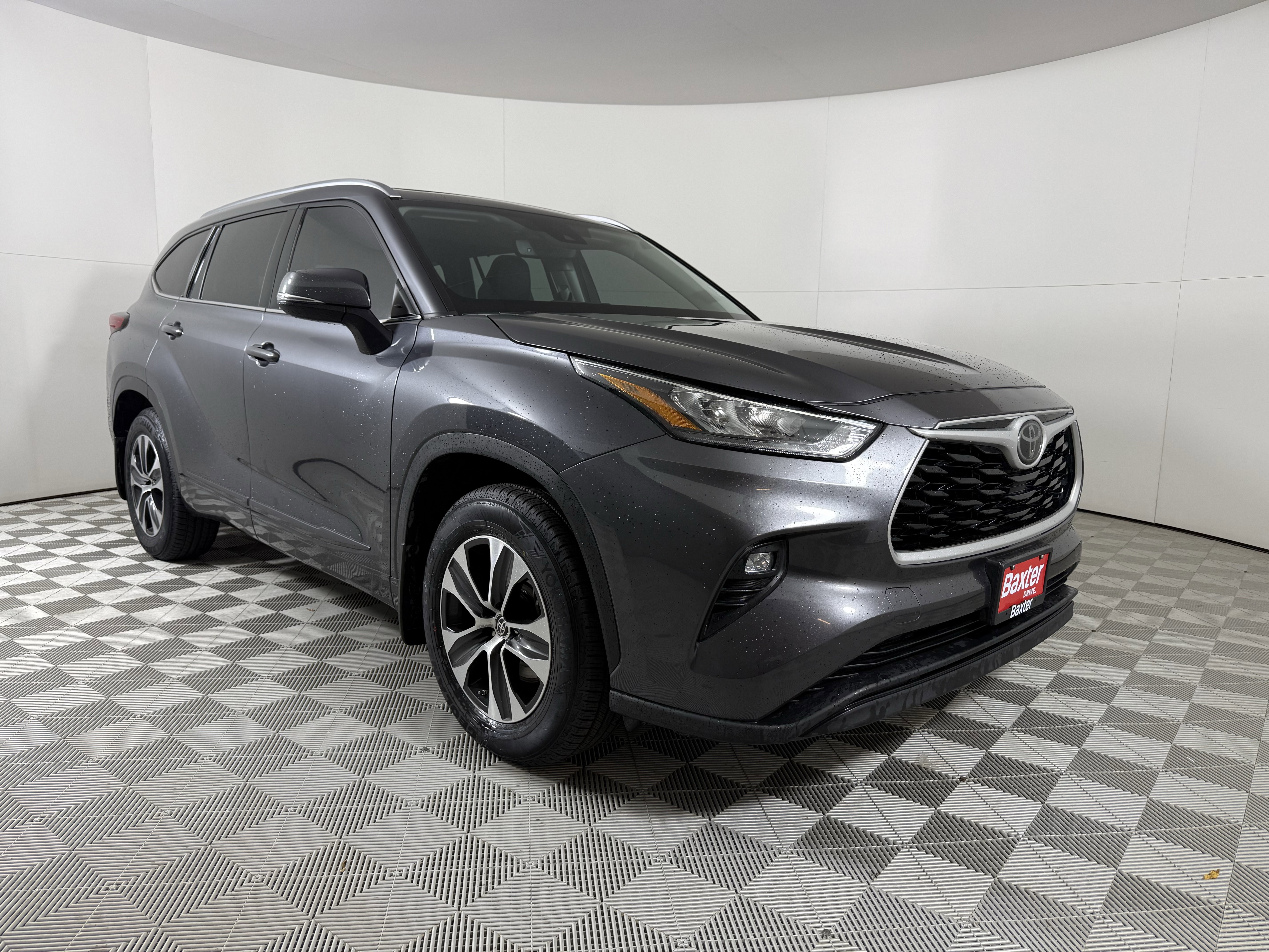 2020 Toyota Highlander XLE's photo