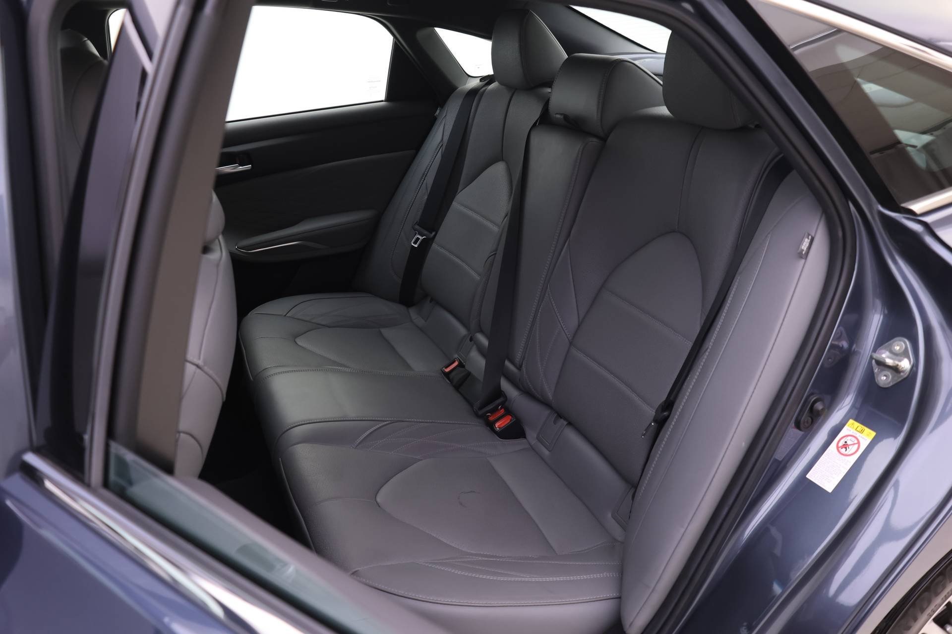 2019 Toyota Avalon Limited photo 8