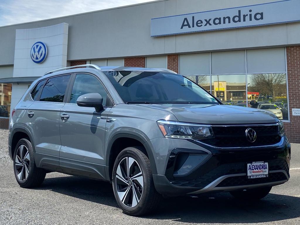 2023 Volkswagen Taos SE's photo