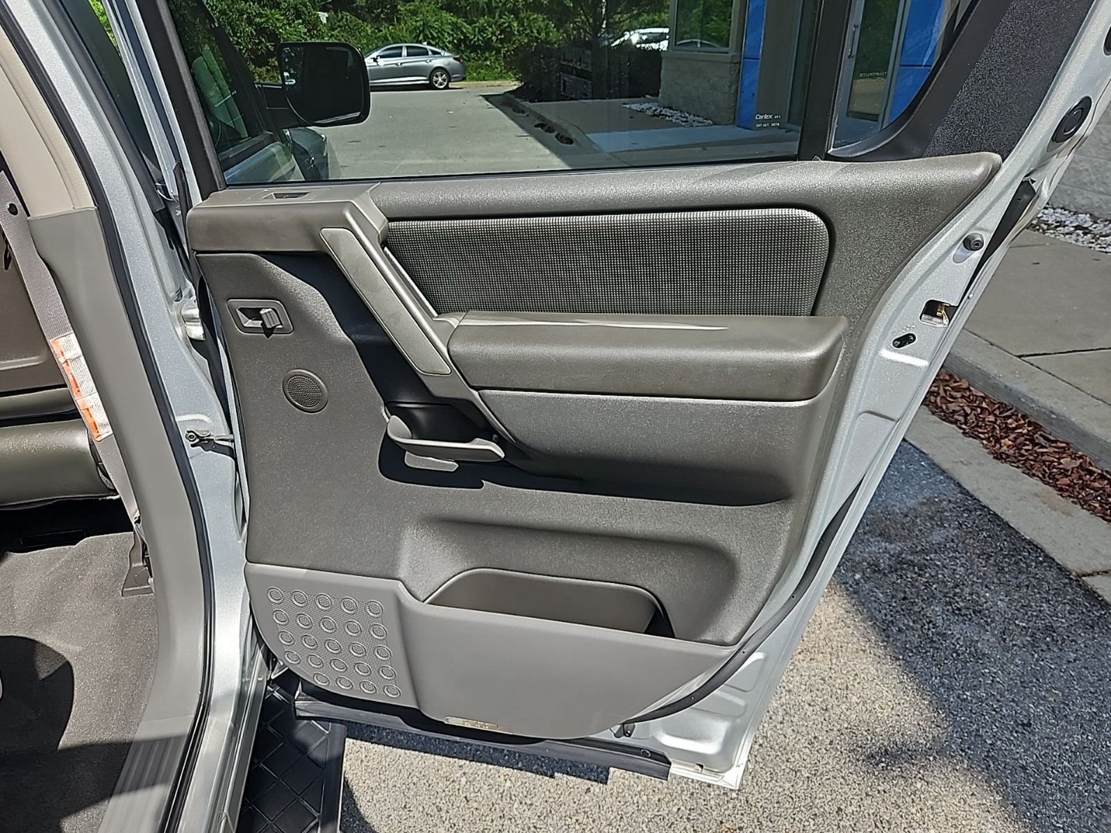 2005 Nissan Armada LE photo 31