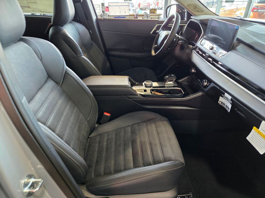 2025 Mitsubishi Outlander S-AWC photo 4