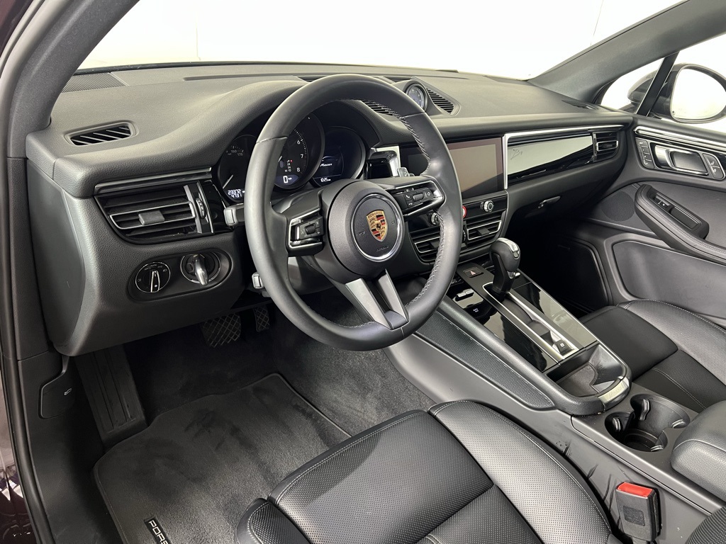 2024 Porsche Macan T photo 4