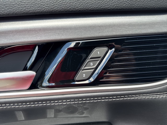2025 Jeep Wagoneer L Series II Carbide photo 32