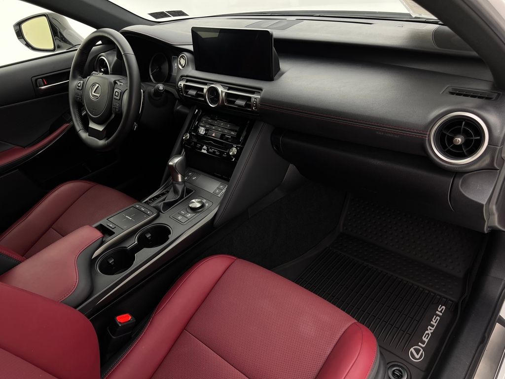 2022 Lexus IS 300 photo 15