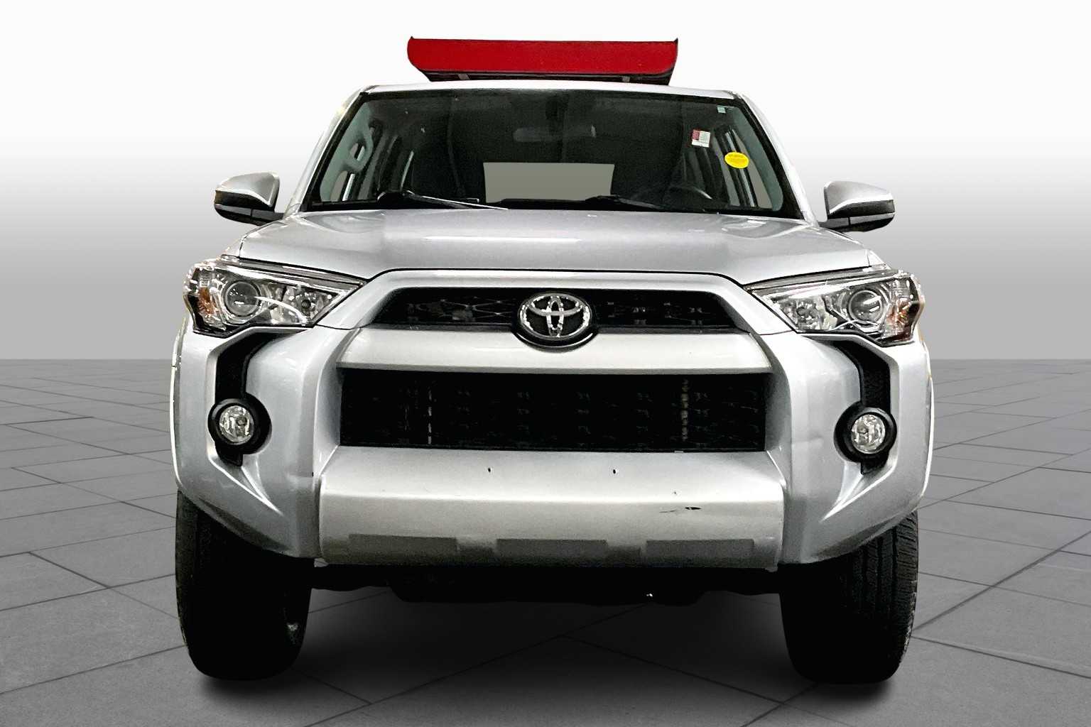 2018 Toyota 4Runner SR5 photo 3