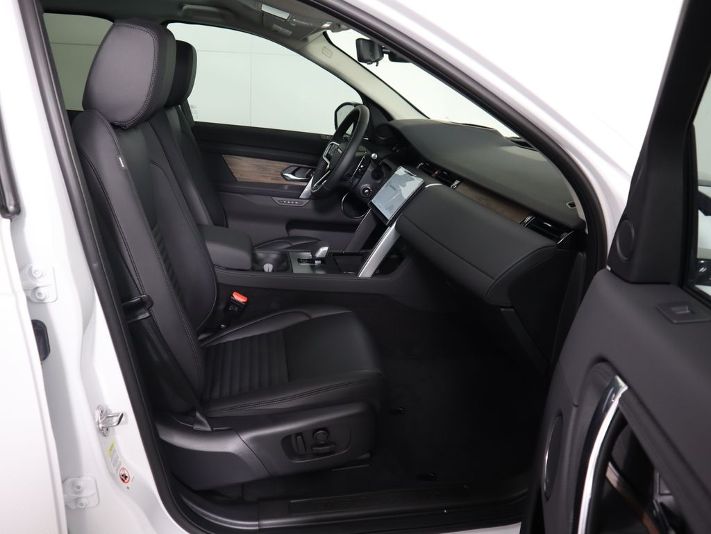 2025 Land Rover Discovery Sport S photo 21