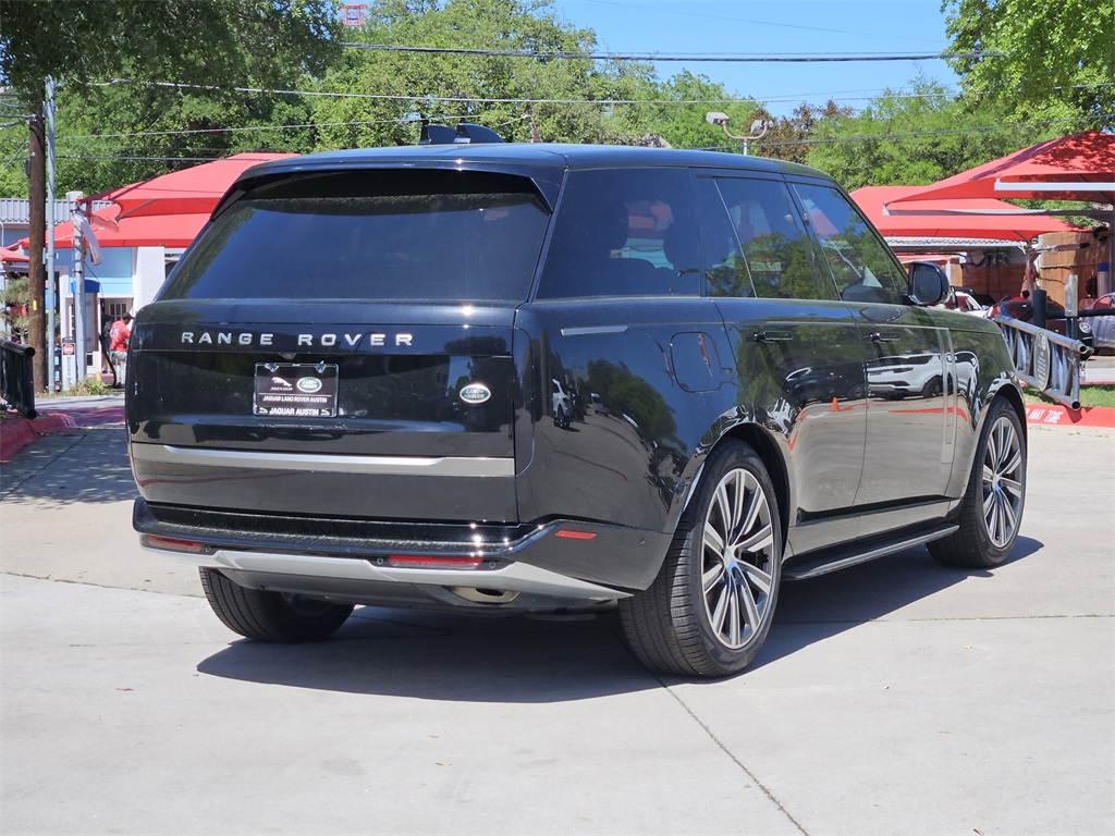 2023 Land Rover Range Rover SE photo 3