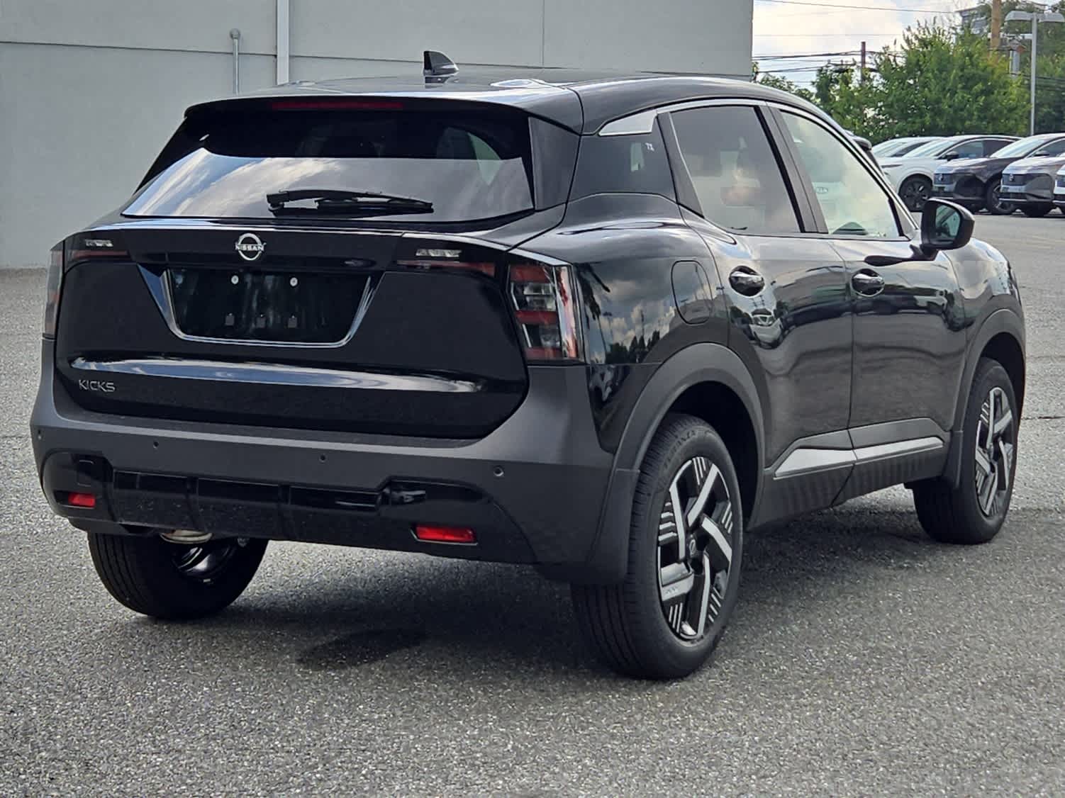 2025 Nissan Kicks SV photo 3