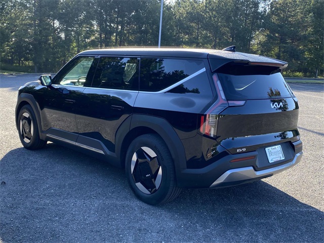 2026 Kia EV9 Light Long Range photo 4