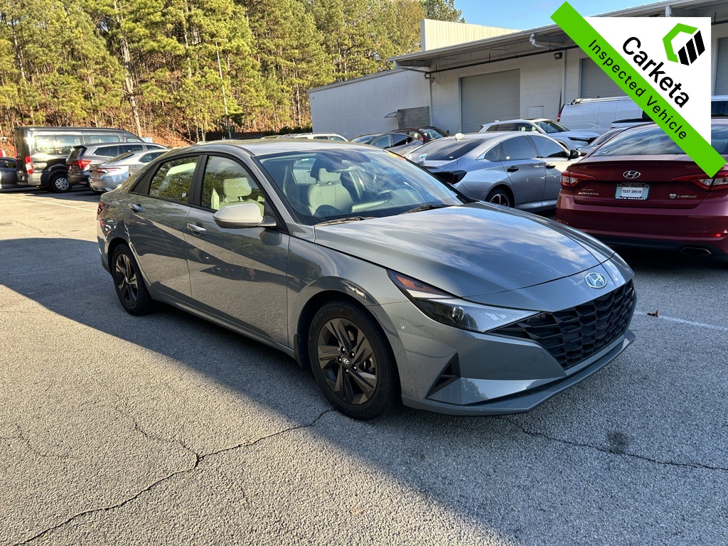 2022 Hyundai Elantra SEL's photo