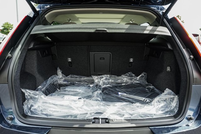2026 Volvo XC40 AWD photo 9