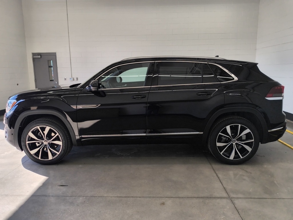 2025 Volkswagen Atlas Cross Sport SEL Premium R-Line photo 2