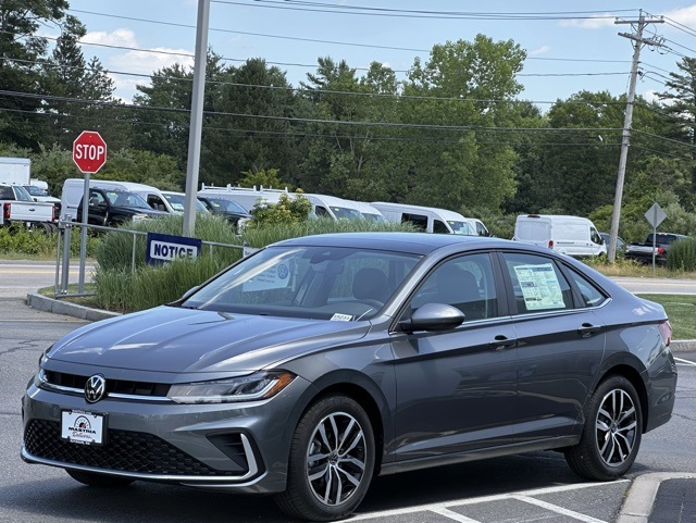 2025 Volkswagen Jetta SE photo 4