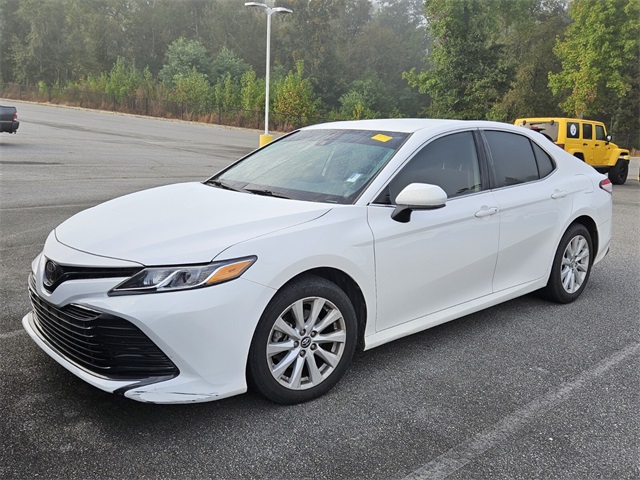2020 Toyota Camry LE photo 2
