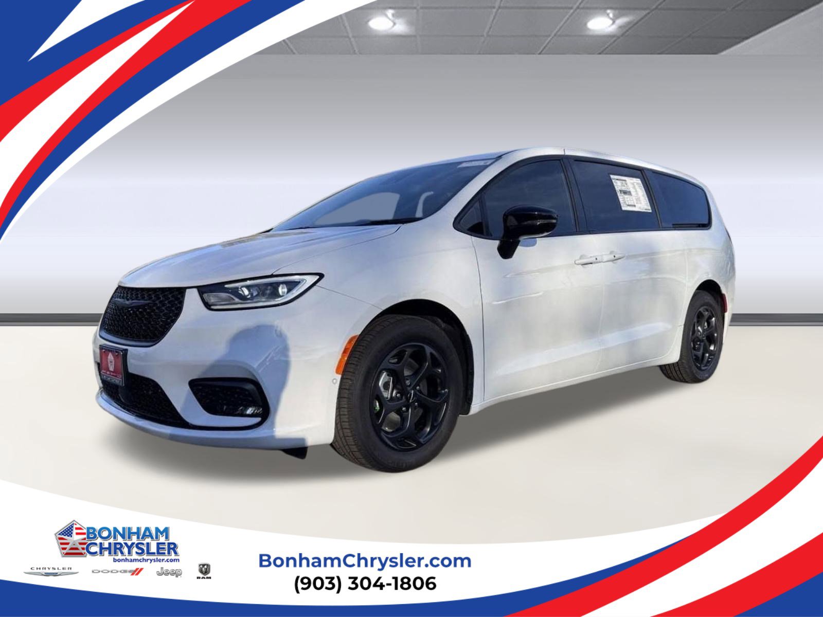 2024 Chrysler Pacifica PHEV Select's photo