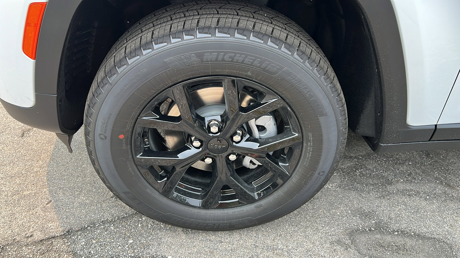 2025 Jeep Grand Cherokee Laredo photo 6