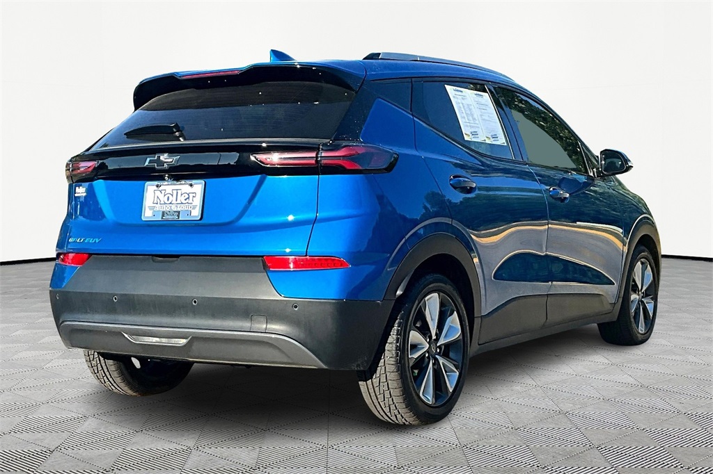 Used 2022 Chevrolet Bolt EUV LT with VIN 1G1FY6S03N4112142 for sale in Lawrence, KS
