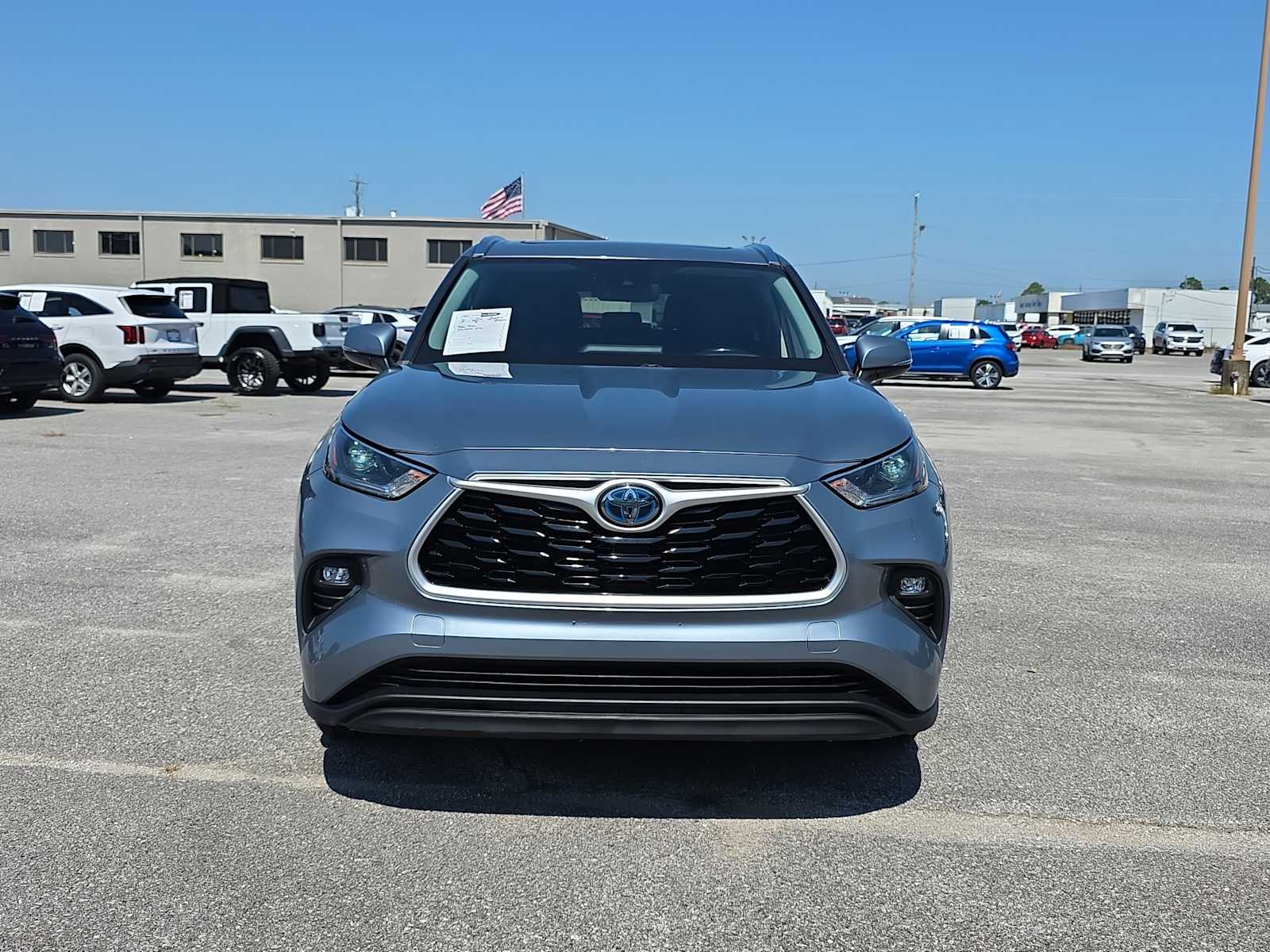 2021 Toyota Highlander Hybrid XLE photo 3