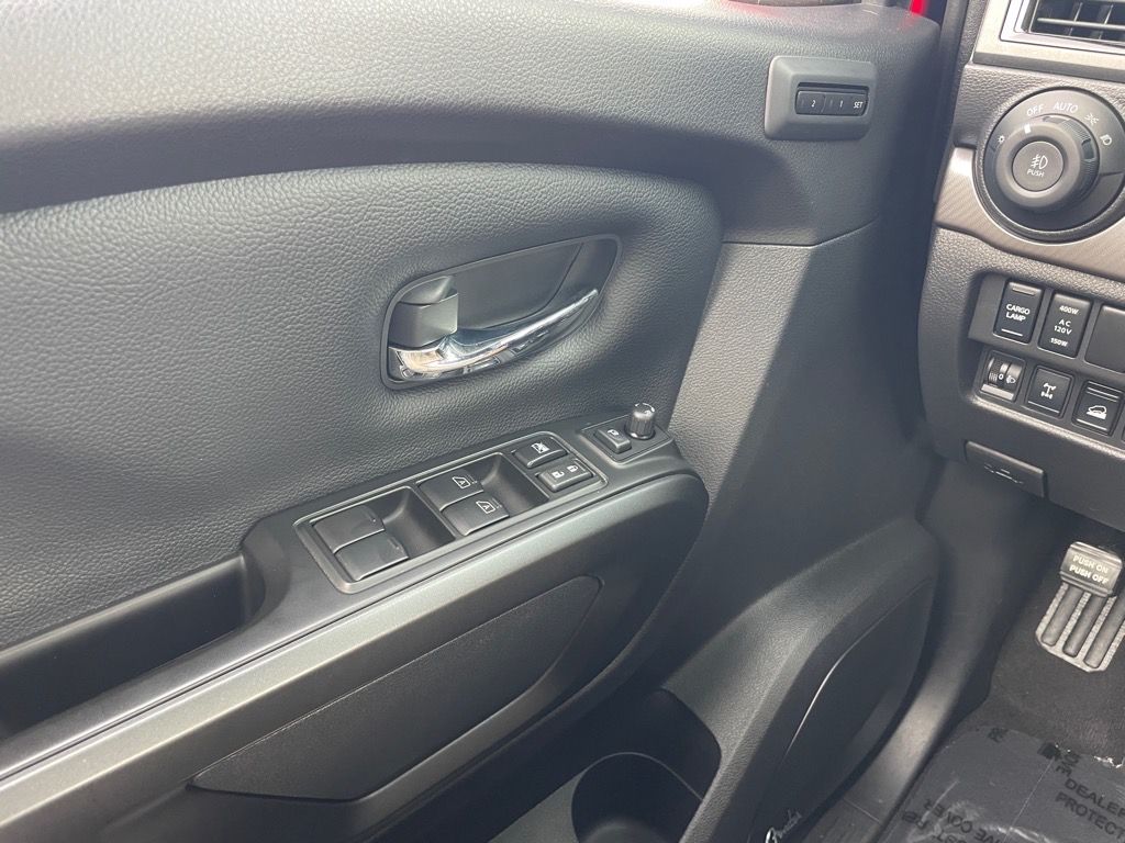 2023 Nissan Titan PRO-4X photo 19