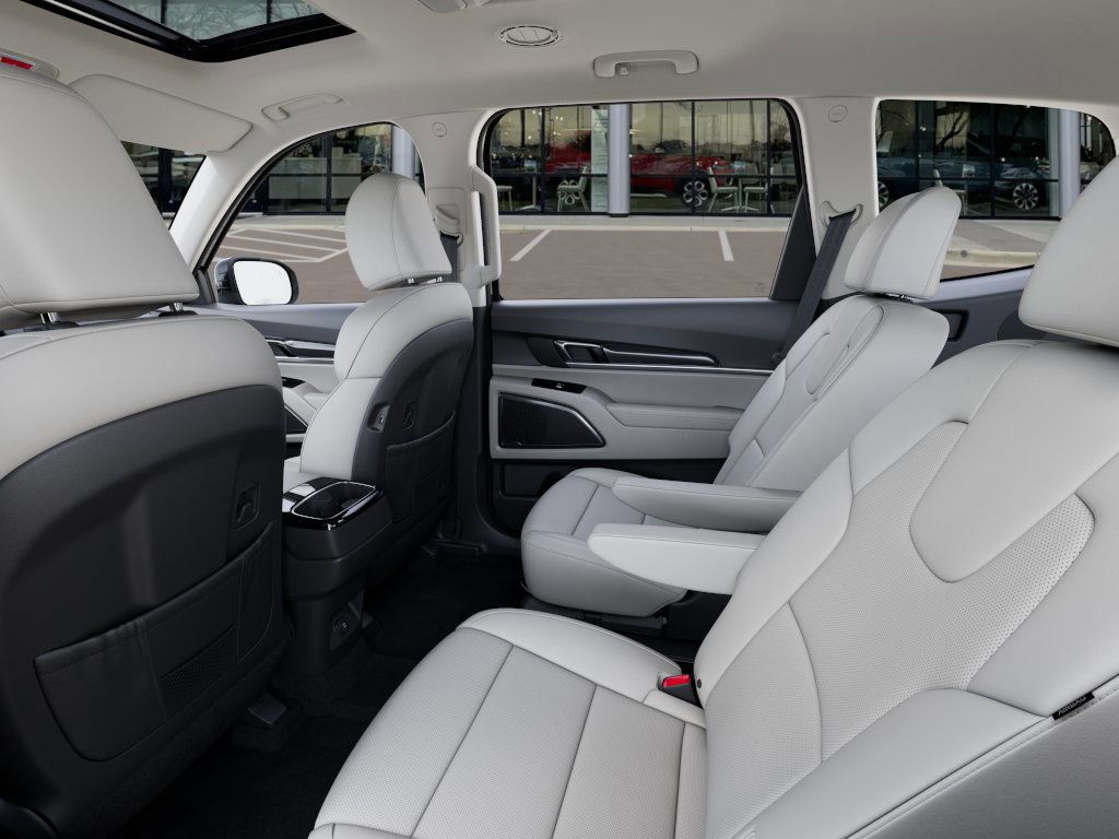 2025 Kia Telluride S photo 17
