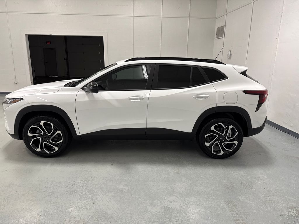 2025 Chevrolet Trax photo 4