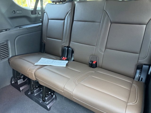 2025 Chevrolet Suburban High Country photo 13