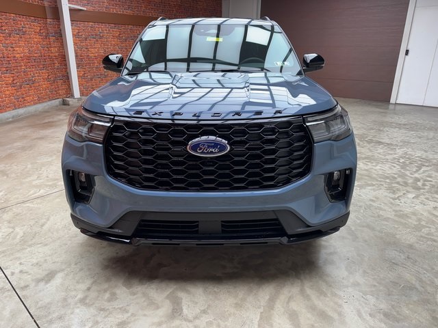 2025 Ford Explorer ST-Line photo 8