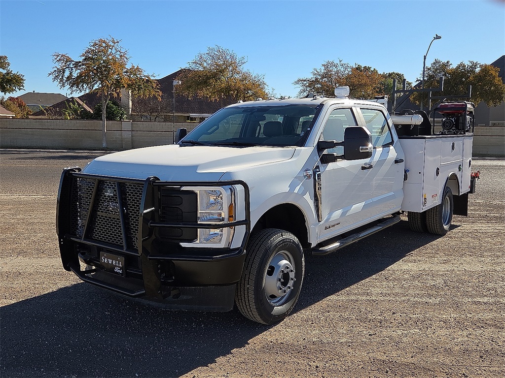 2025 Ford F-350 Super Duty Chassis Cab XL's photo