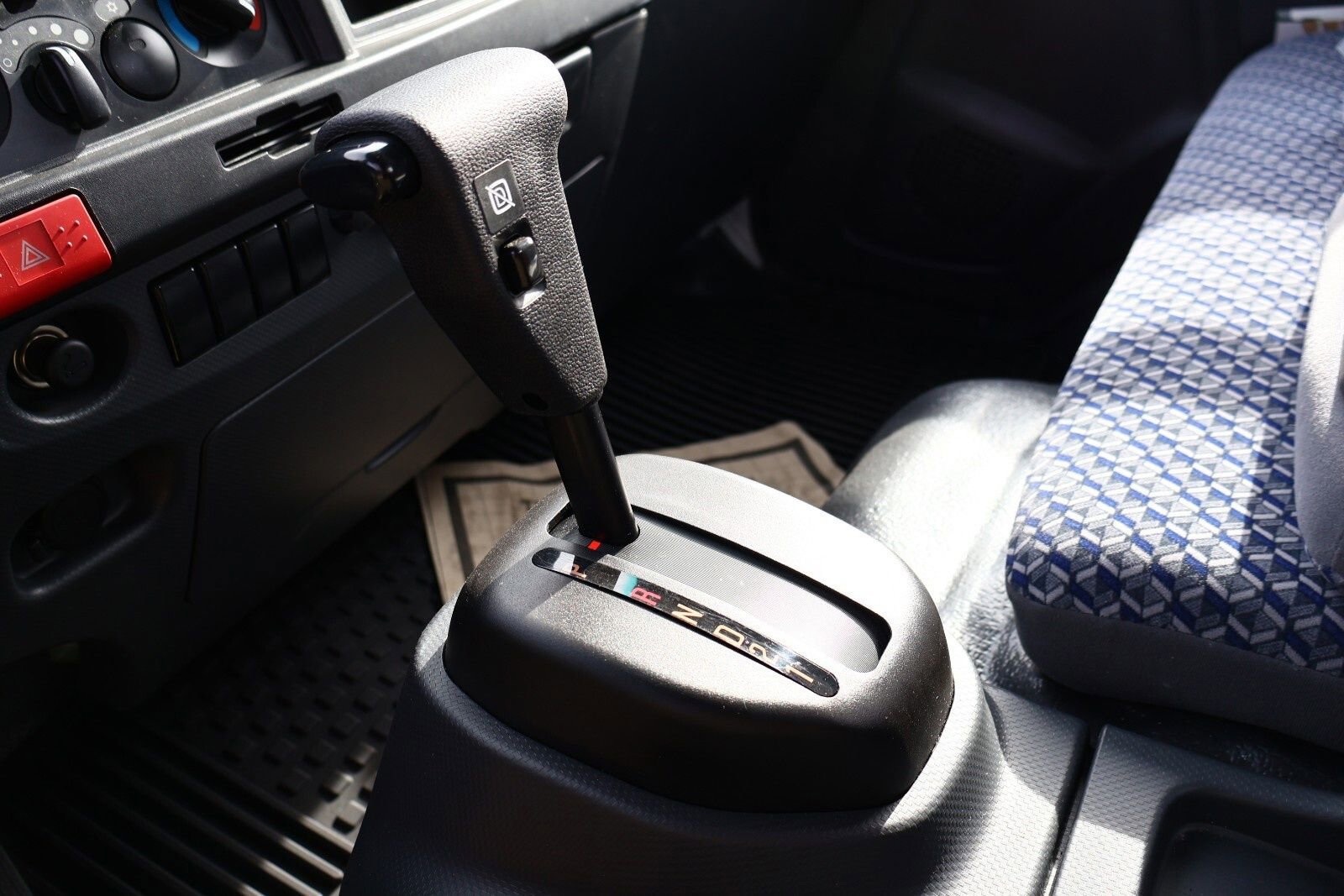 2023 Isuzu NRR Standard Cab photo 4