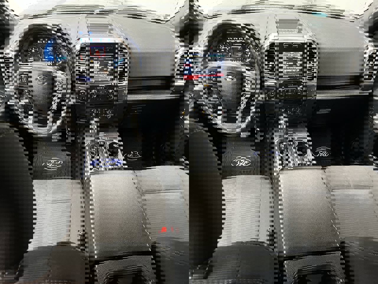 2015 Ford F-150 XLT photo 2