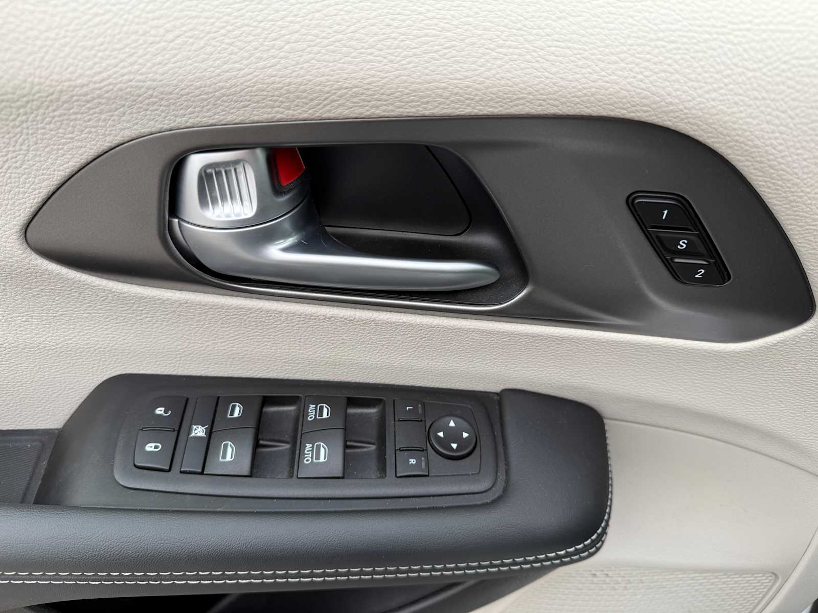2024 Chrysler Pacifica Touring L photo 14