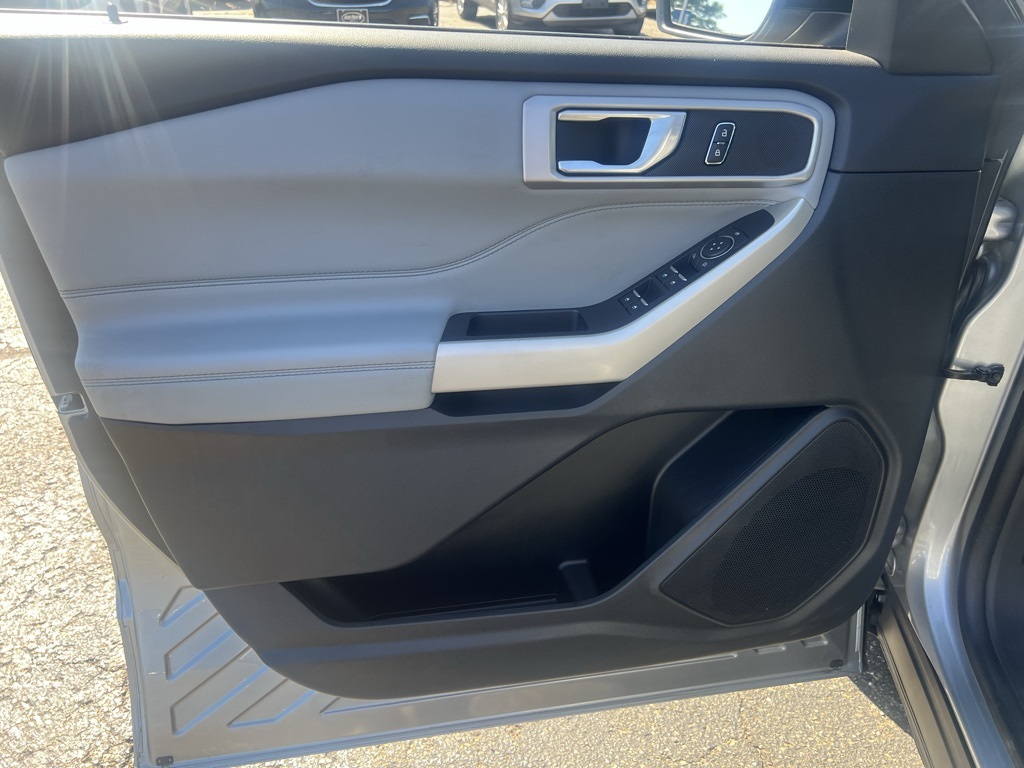 2022 Ford Explorer XLT photo 16