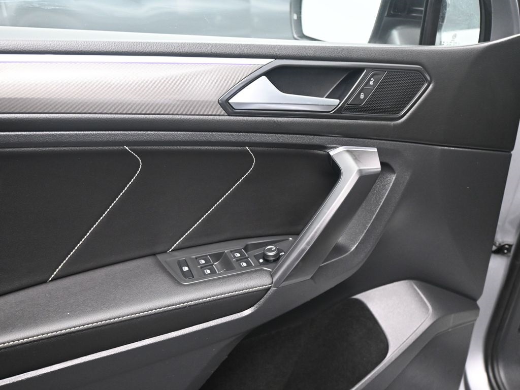 2023 Volkswagen Tiguan SE R-Line Black photo 4