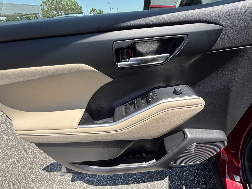 2023 Toyota Highlander XLE photo 9