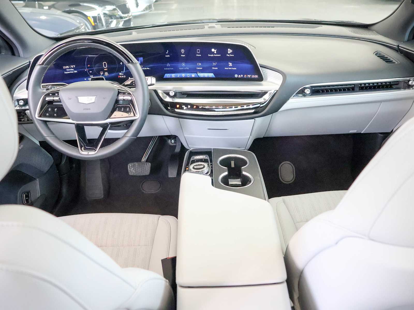 2024 Cadillac Lyriq Sport photo 10