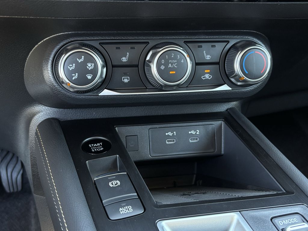 2025 Nissan Kicks SV photo 12