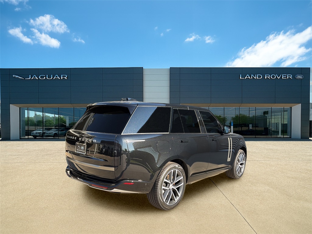 2025 Land Rover Range Rover SE photo 3
