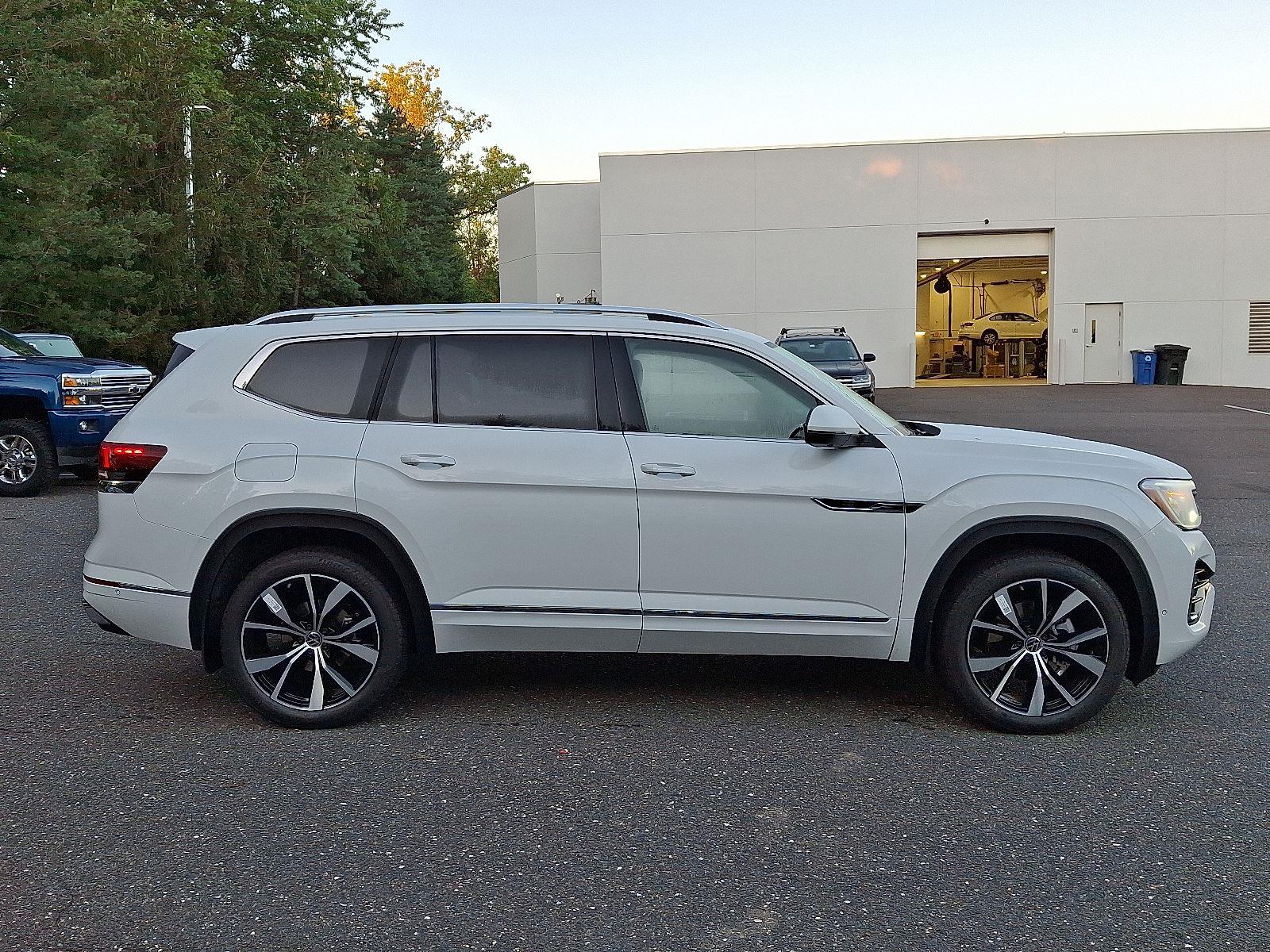 2026 Volkswagen Atlas SEL Premium R-Line photo 3