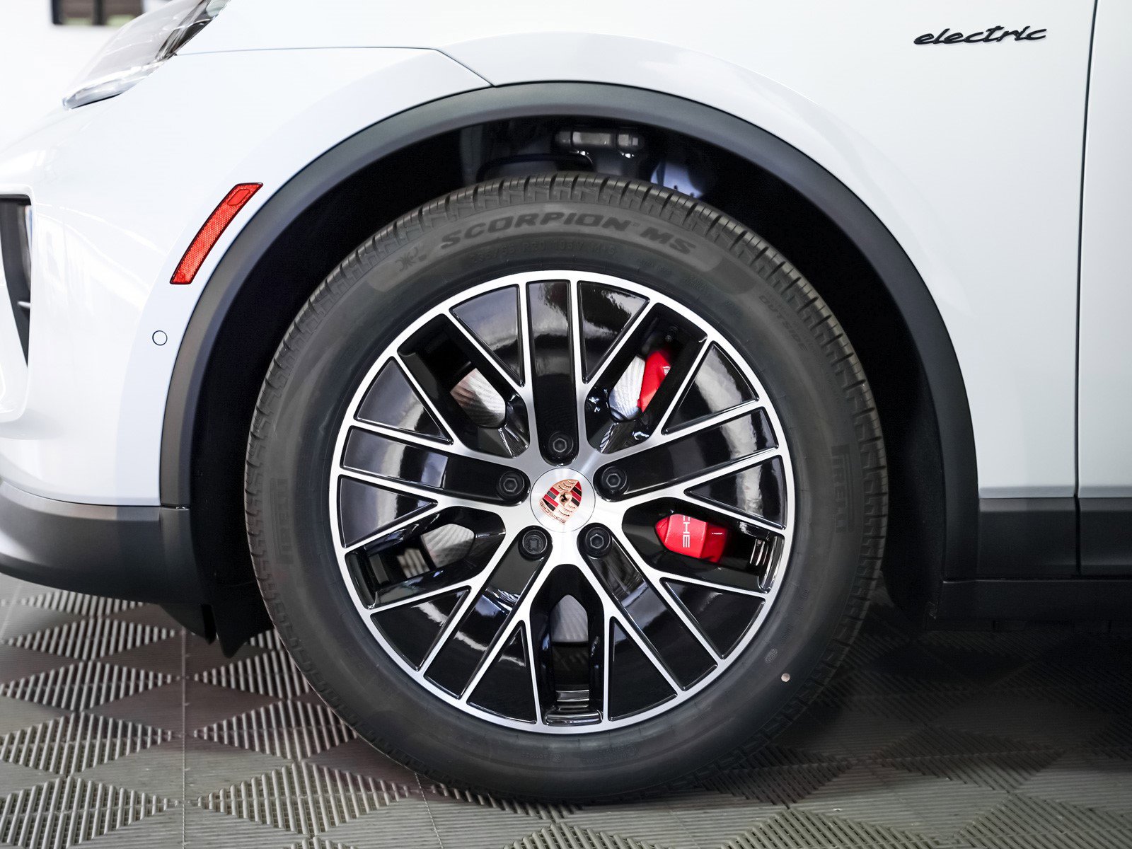 2025 Porsche Macan Electric photo 13